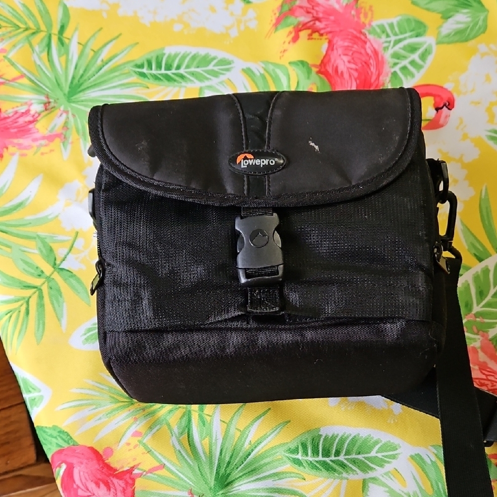 Black Messenger Bag with Durable Fabric and Shoulder Strap